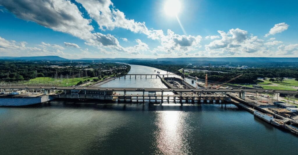 découvrez tout ce que vous devez savoir sur l'infrastructure, ses composants et son importance dans le développement de projets et de sociétés.