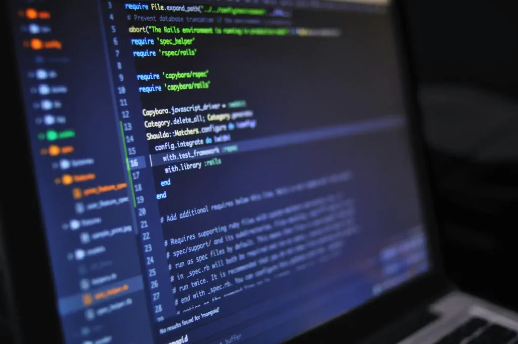 écran avec un logiciel de codage